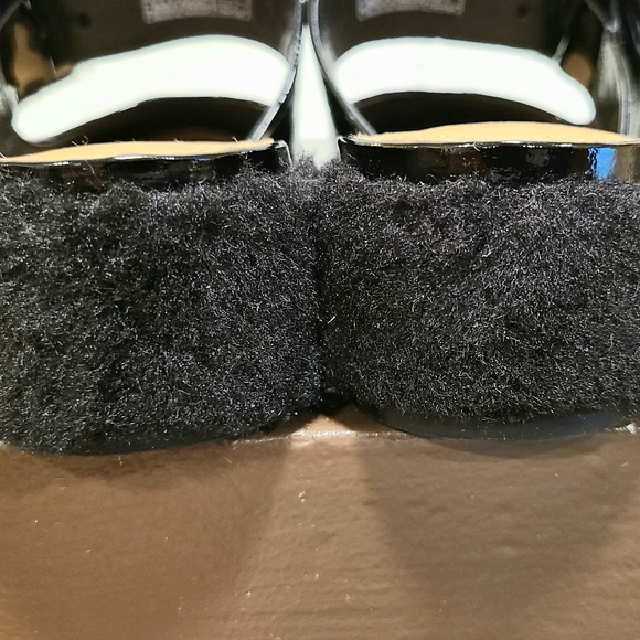 UGG Hayden Black Patent Leather and Shearling Mule Size 6 - Picture 7 of 11